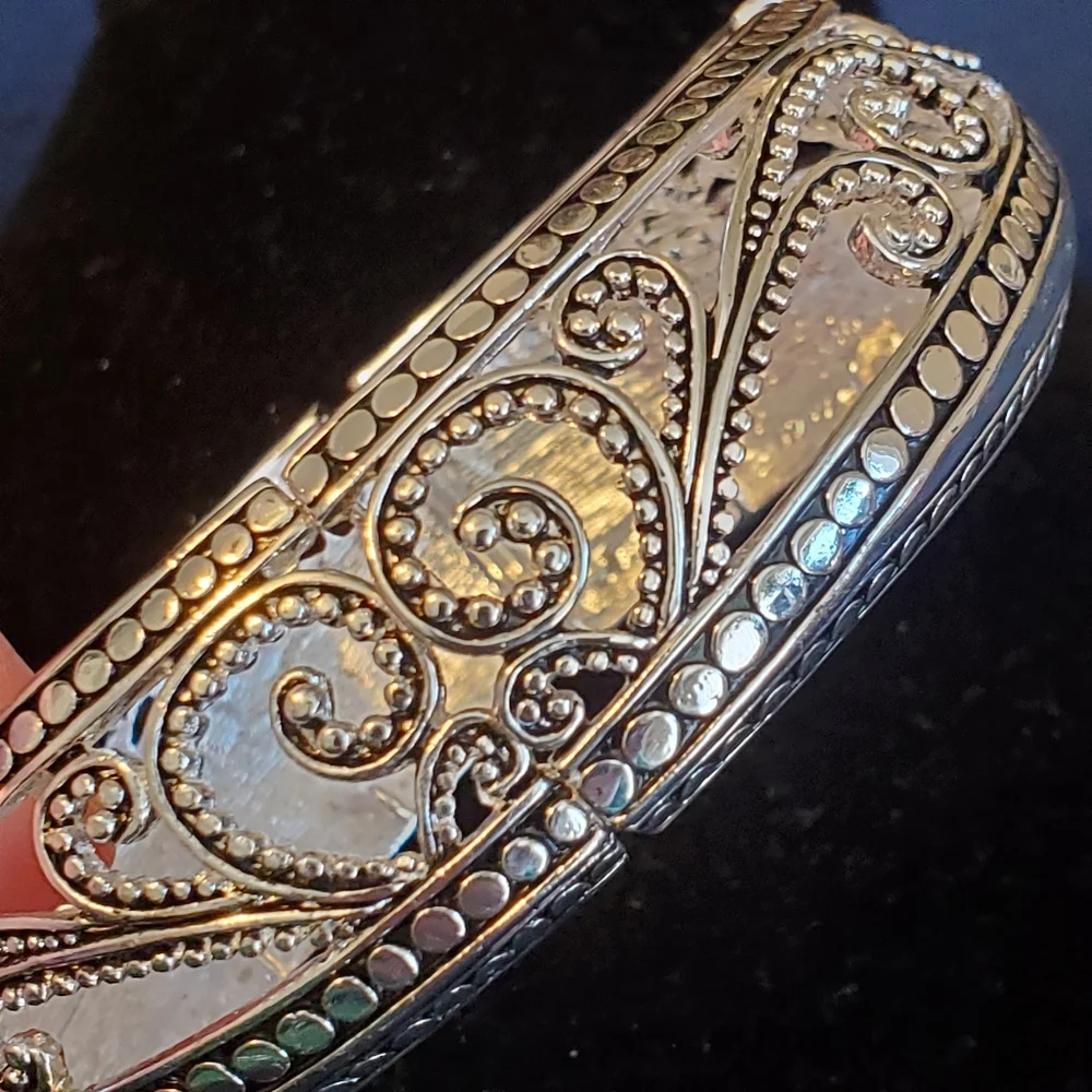 Fashion Leader silvertone scroll stretch bangle bracelet